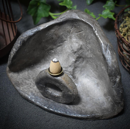 Hausaltar Mên an Tol – Ein Schrein für uralte Rituale - Rückfluss Räucherkegelhalter - handgefertigt - im Feuer gebrannt