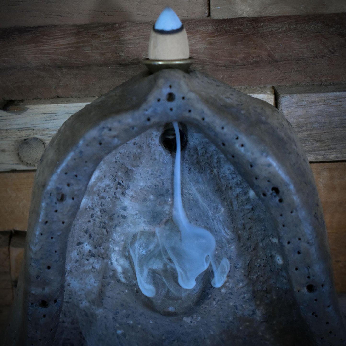 Dein persönlicher Göttinnen Schrein – Handgefertigter Rückfluss-Räucherkegelhalter - Art.Nr.: SCH002