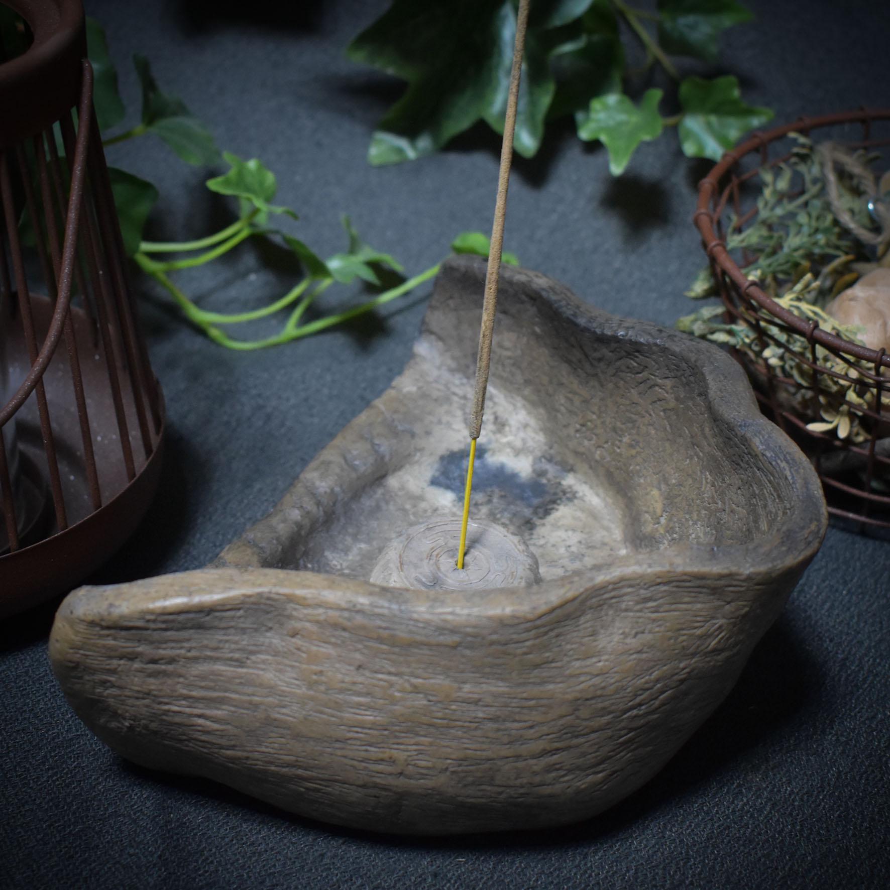 Eckschrein „Hekates Wheel“ – Dein Hausaltar für Räuchermagie und spirituelle Kraft - Art.Nr.: SCH005