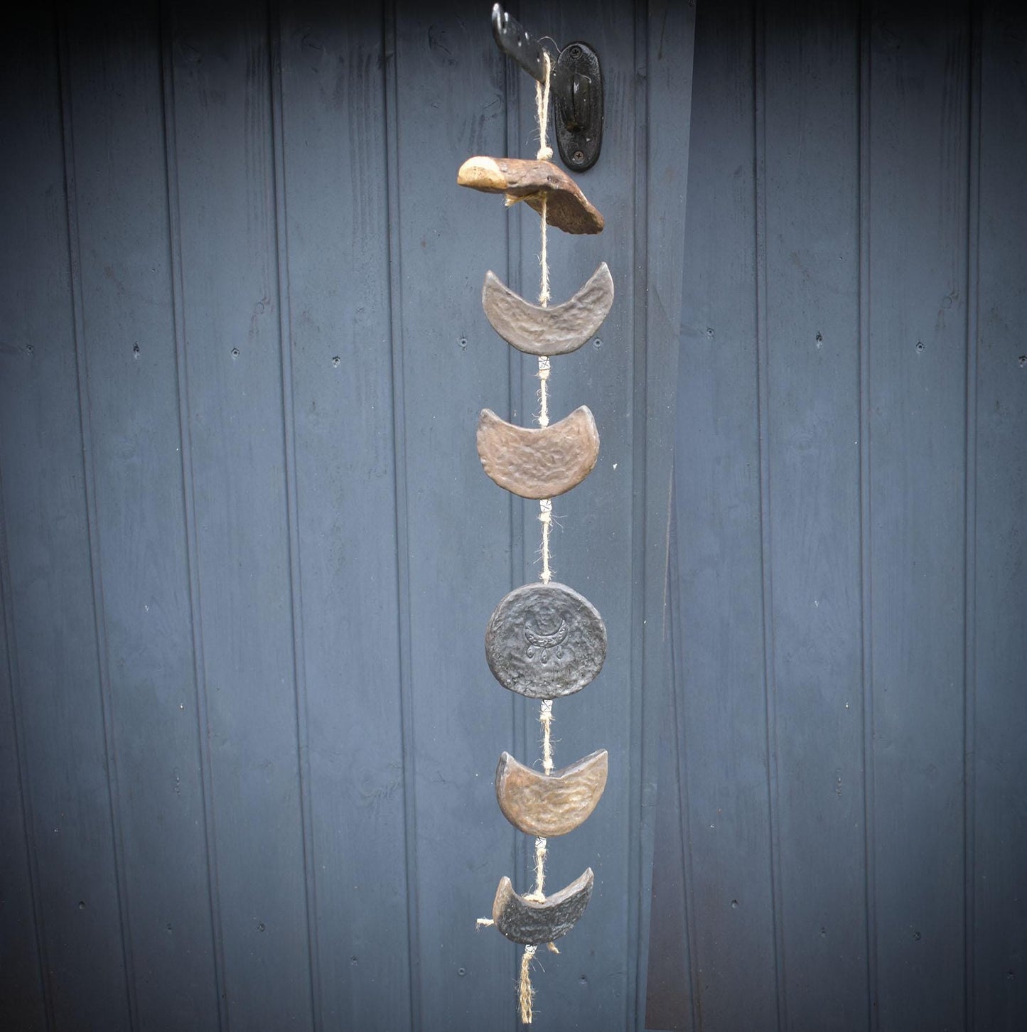 Hängende Mondkraft „Lunation“ – Dein Mobile aus Ton, Feuer und uraltem Mondsegen - Art.Nr.: HEX001