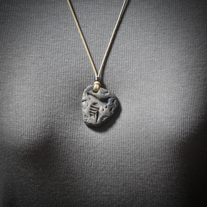 Krafttier-Amulett „Biene“ – schamanischer Talisman mit verstellbarem Leder- oder Baumwollband - Art.Nr.: AMU009