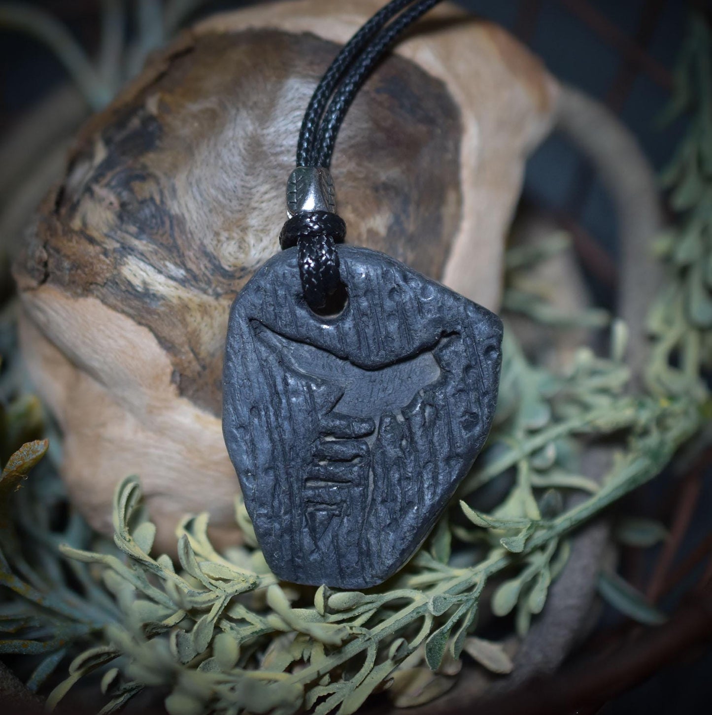 Krafttier-Amulett „Biene“ – schamanischer Talisman mit verstellbarem Leder- oder Baumwollband - Art.Nr.: AMU010