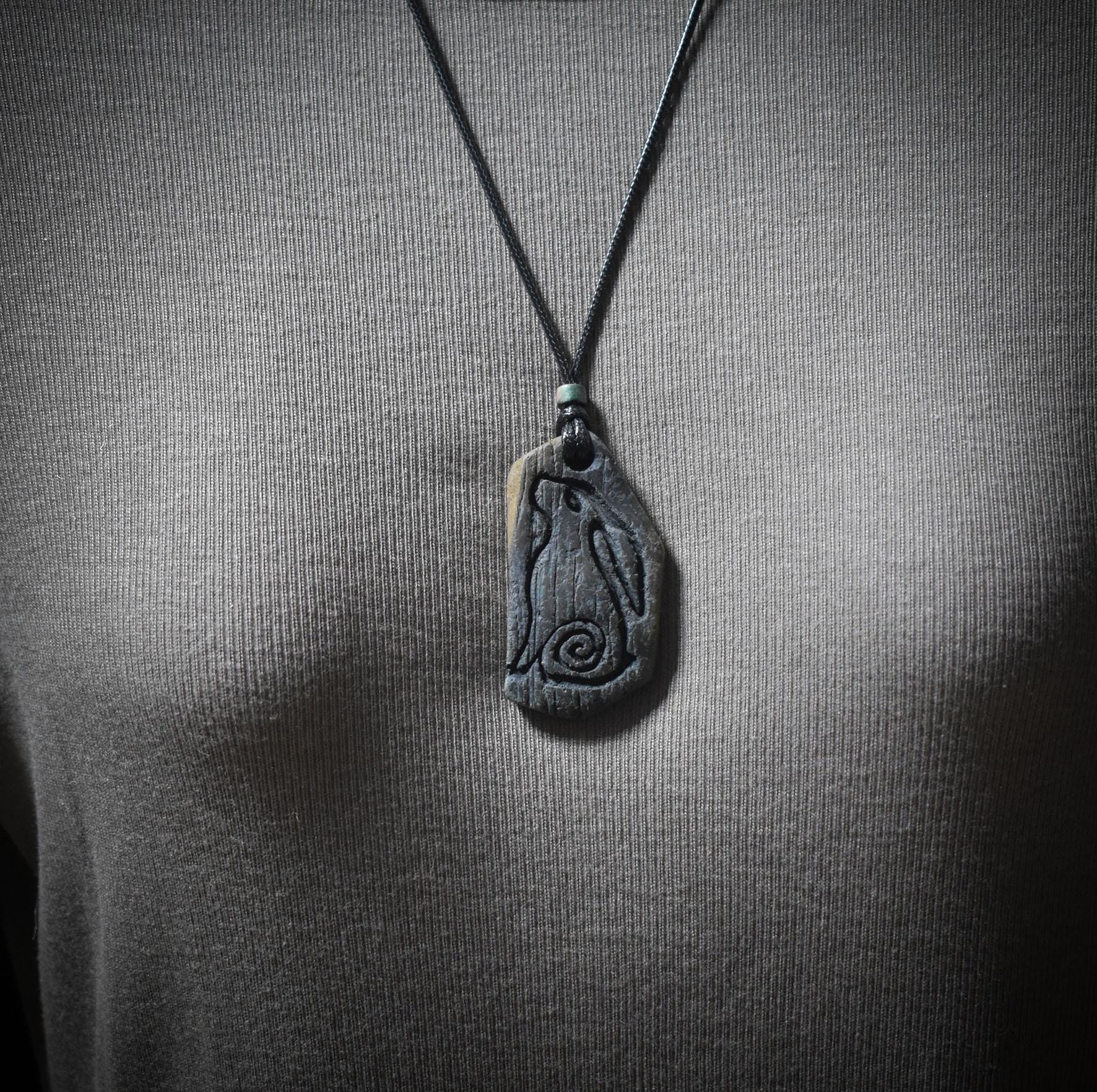 Krafttier-Amulett „Hase“ – schamanischer Talisman mit verstellbarem Leder- oder Baumwollband - Art.Nr.: AMU011