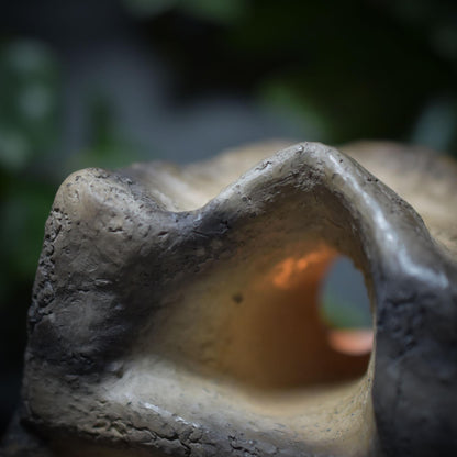 Portal ins Licht - handgefertigter Teelichthalter aus traditioneller Rauchbrandkunst - Art.Nr.: TKH008