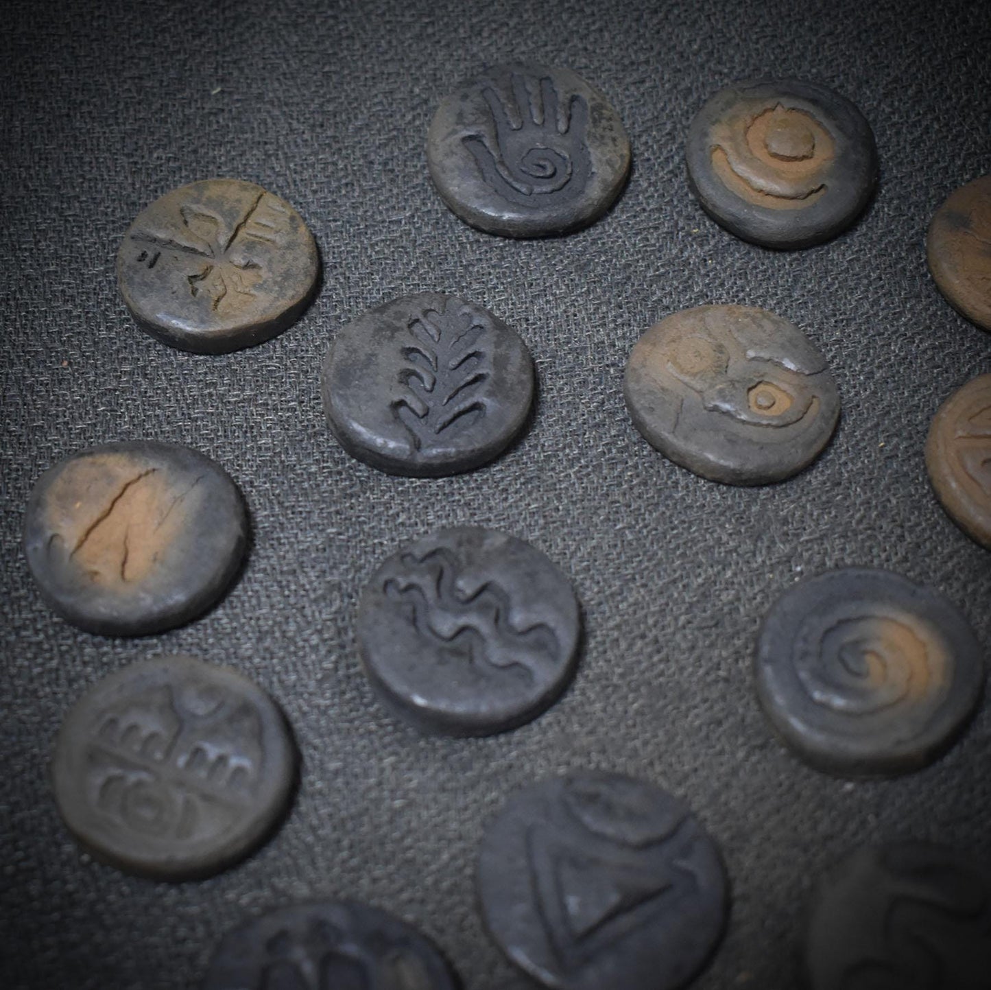 Rauchbrand-Runen – Handgefertigtes Orakel-Set - Selbstbegegnung -| Guidebook in Deutsch, Englisch oder Französisch