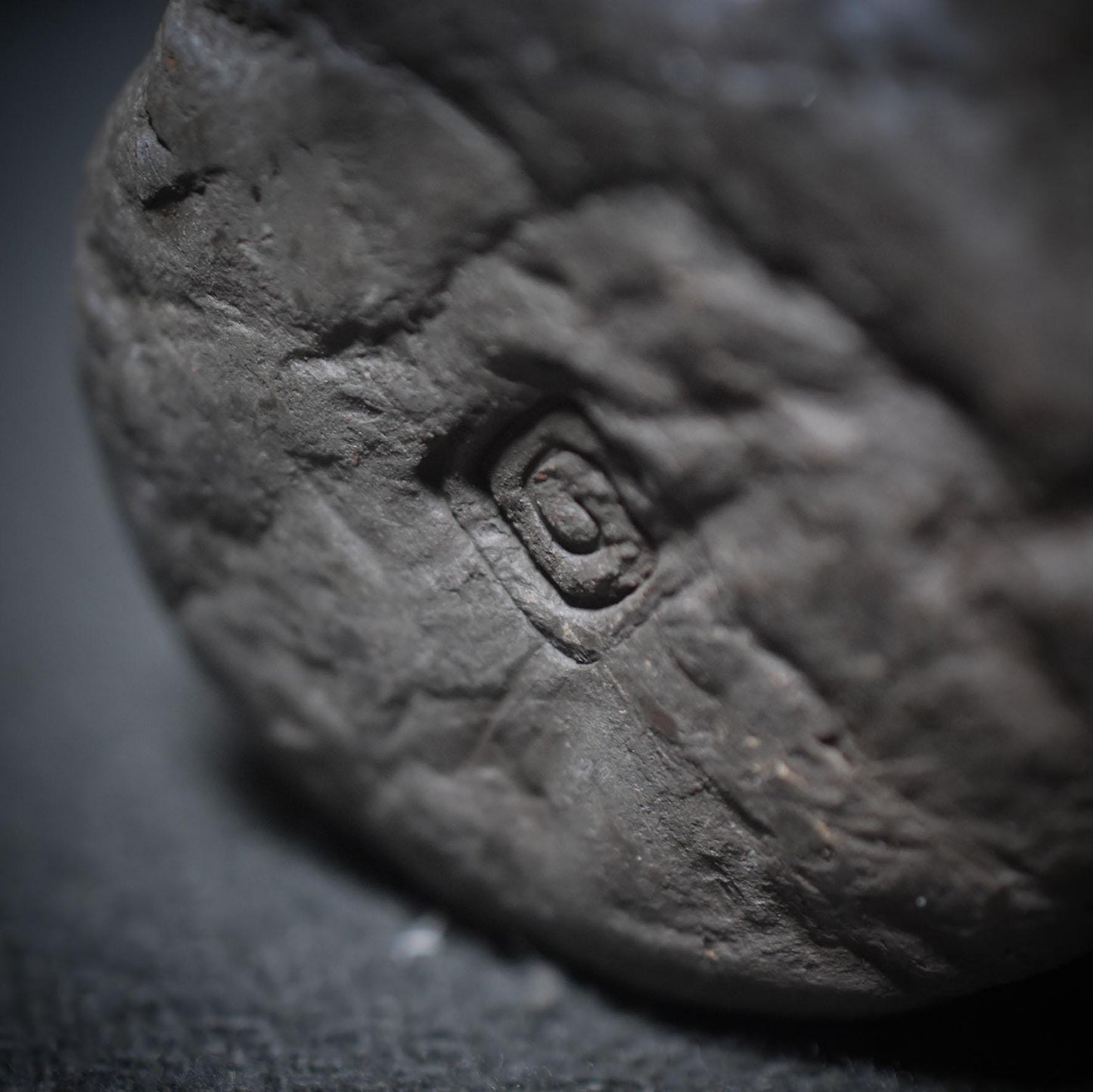 Schamanische Zylinder-Rassel – Trägerin der Lebensspirale - Handrassel - Art.Nr.: SRA018