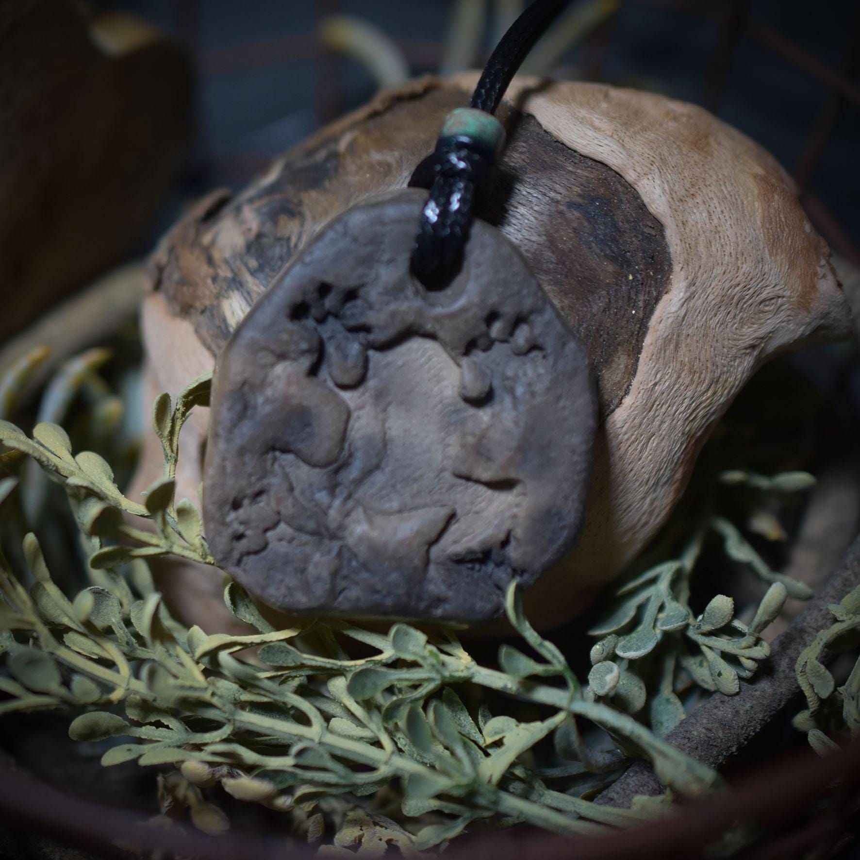 Krafttier-Amulett „Frosch“ – schamanischer Talisman mit verstellbarem Leder- oder Baumwollband - Art.Nr.: AMU007