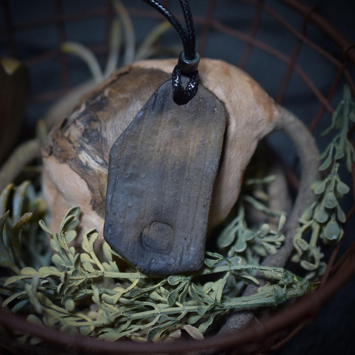 Krafttier-Amulett „Hase“ – schamanischer Talisman mit verstellbarem Leder- oder Baumwollband - Art.Nr.: AMU011