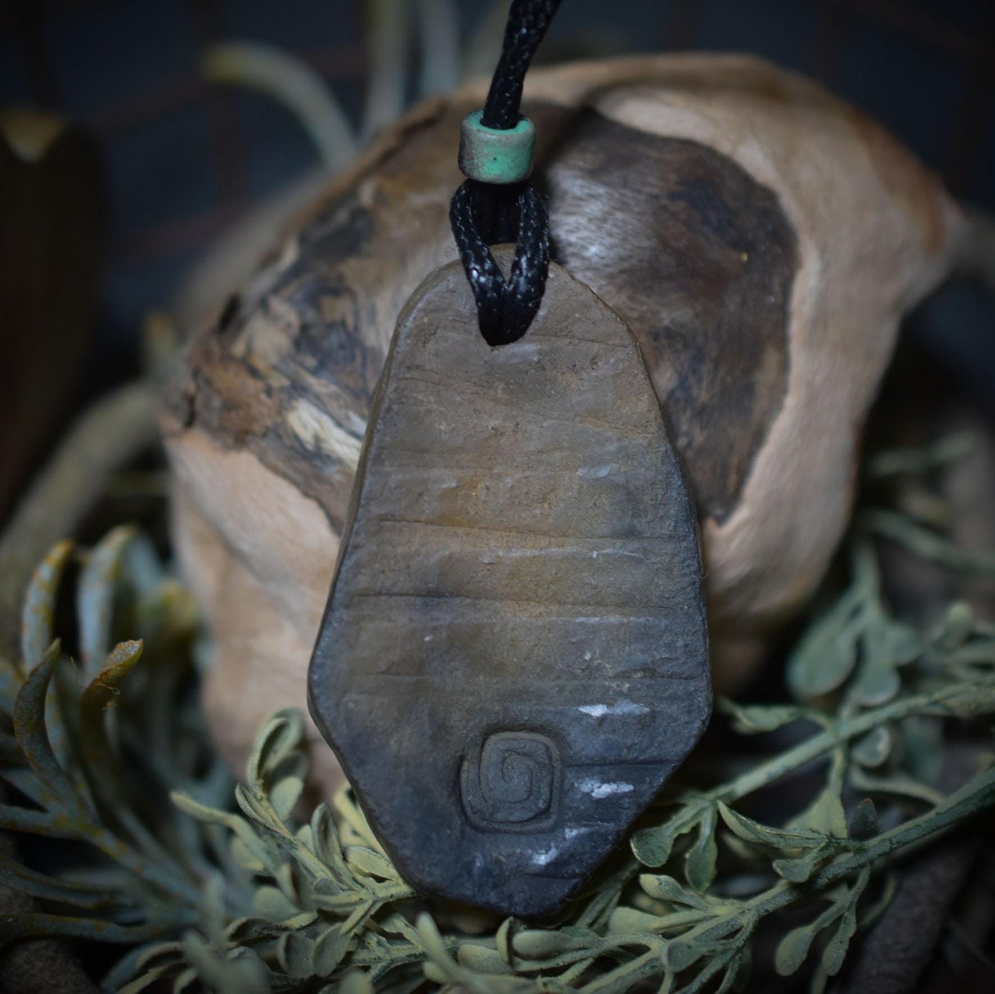 Krafttier-Amulett „Muschel“ – schamanischer Talisman mit verstellbarem Leder- oder Baumwollband - Art.Nr.: AMU018