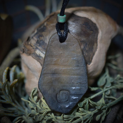 Krafttier-Amulett „Muschel“ – schamanischer Talisman mit verstellbarem Leder- oder Baumwollband - Art.Nr.: AMU018