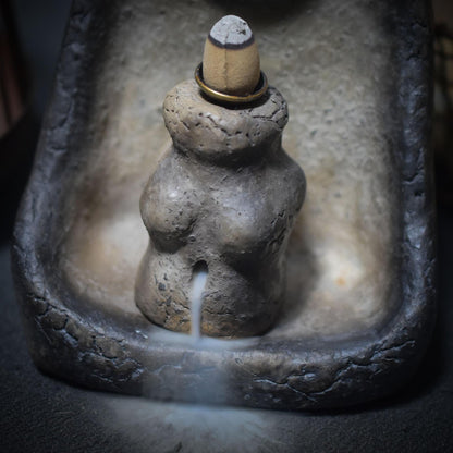 Dein wandmontierter Hausaltar mit Rückfluss Räucherkegelhalter – wo Göttinnenkraft und Erdverbundenheit fließen - Art.Nr.: SCH014