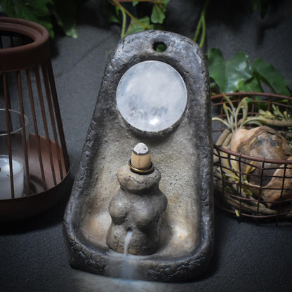 Dein wandmontierter Hausaltar mit Rückfluss Räucherkegelhalter – wo Göttinnenkraft und Erdverbundenheit fließen