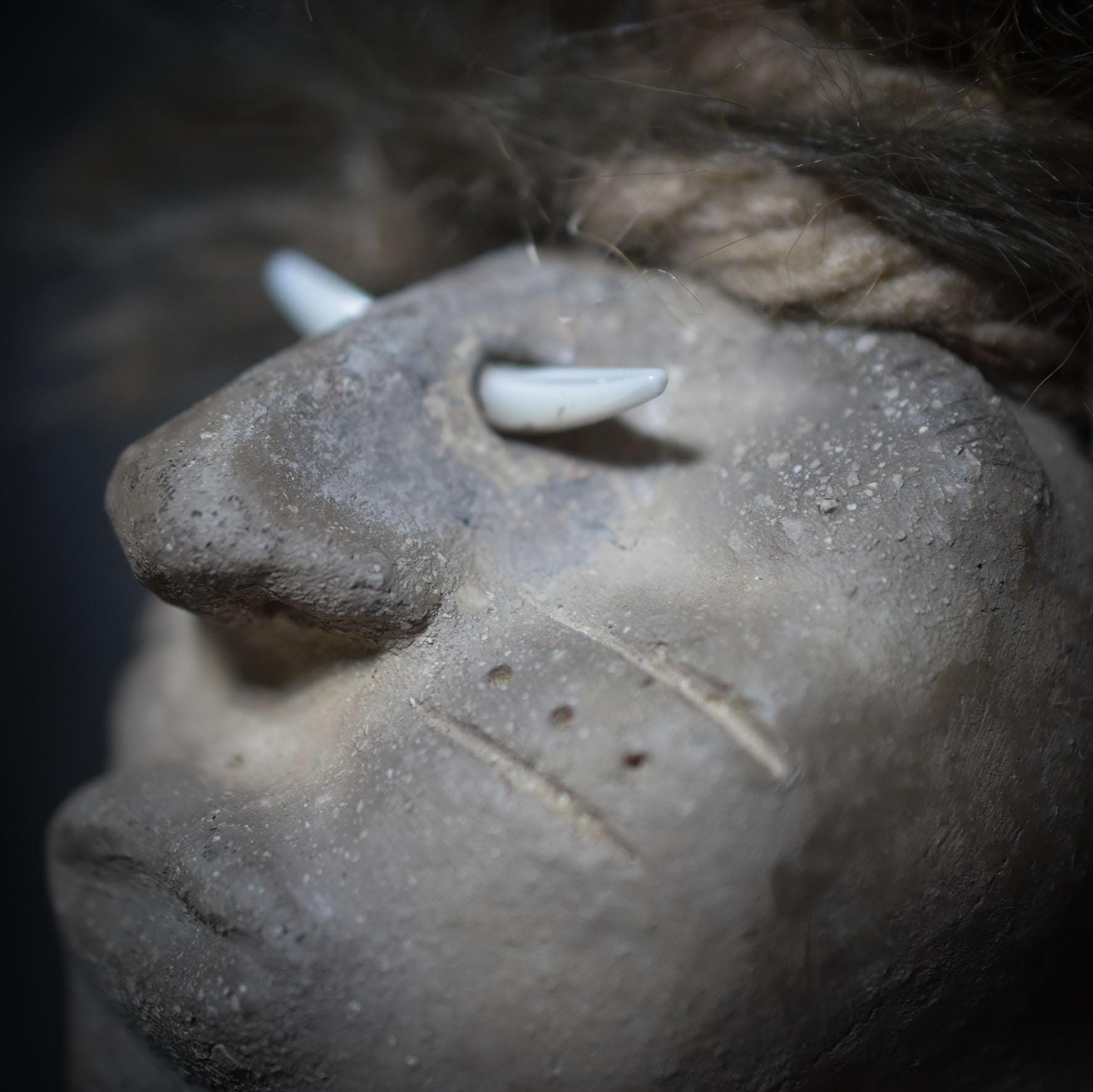 Schamanische Stammeskrieger-Büste – Macht & Mystik in Ton vereint und im Feuer geboren - Art.Nr.: SKU075