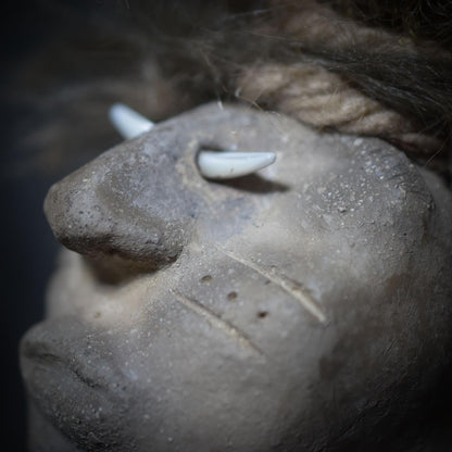 Schamanische Stammeskrieger-Büste – Macht & Mystik in Ton vereint und im Feuer geboren - Art.Nr.: SKU075