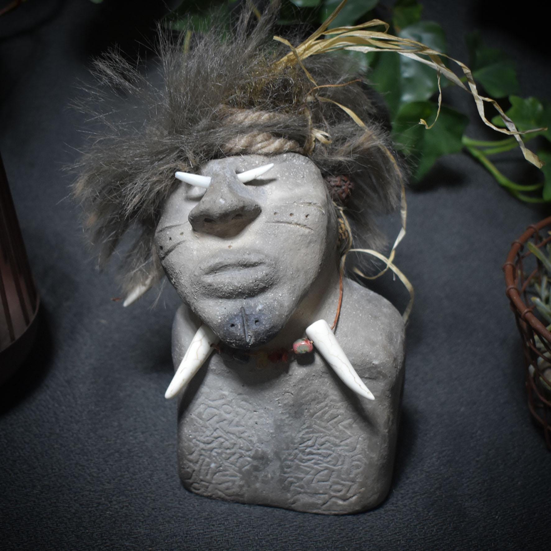 Schamanische Stammeskrieger-Büste – Macht & Mystik in Ton vereint und im Feuer geboren - Art.Nr.: SKU075
