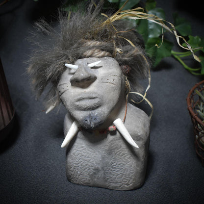Schamanische Stammeskrieger-Büste – Macht & Mystik in Ton vereint und im Feuer geboren - Art.Nr.: SKU075