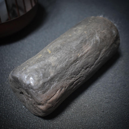 Schamanische Zylinder-Rassel – Trägerin der Lebensspirale - Handrassel