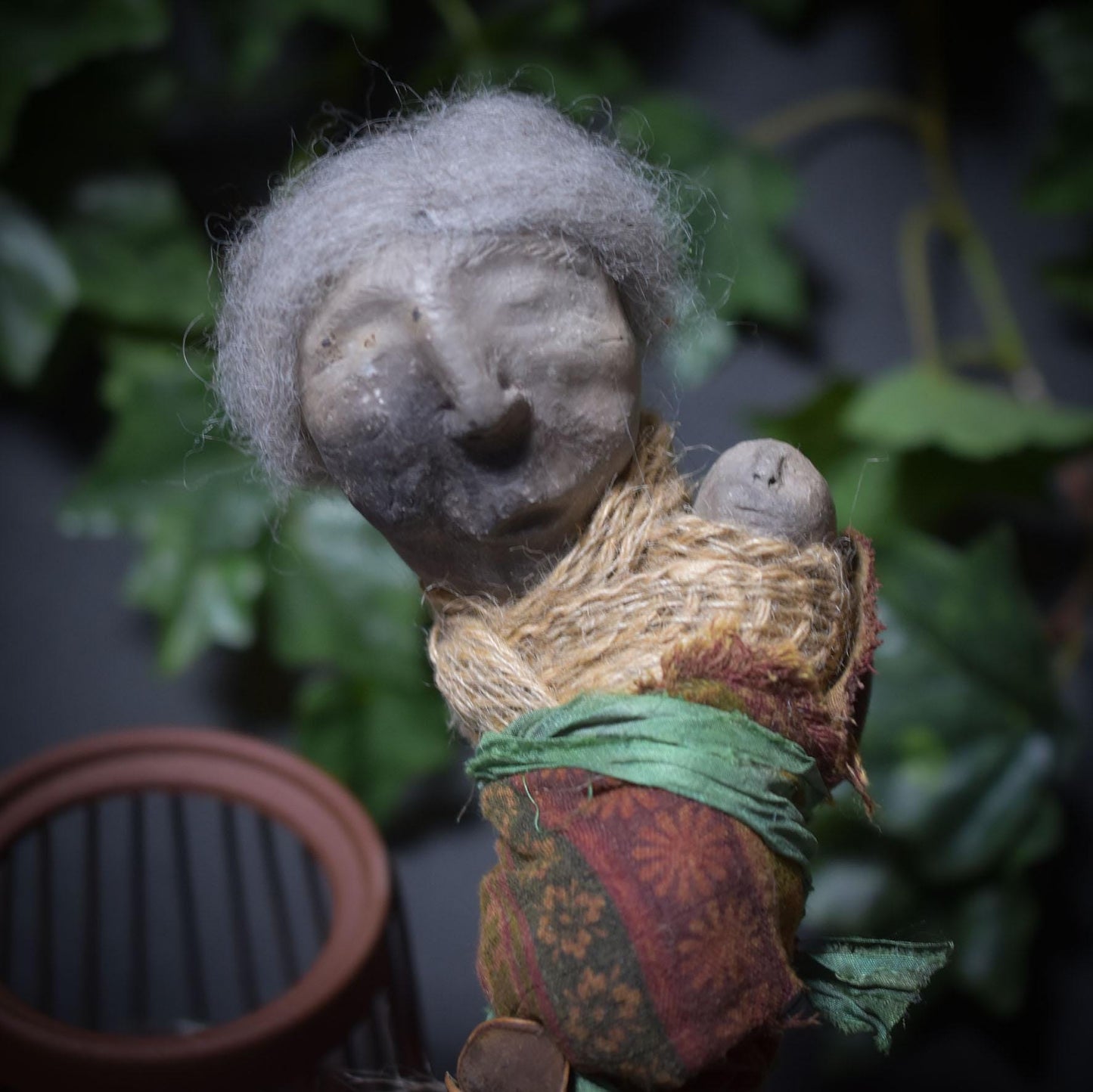 Deine Spirit Doll „Greisin mit Baby“ – Ein kraftvolles Symbol für Weisheit und Neubeginn - Art.Nr.: SDO004