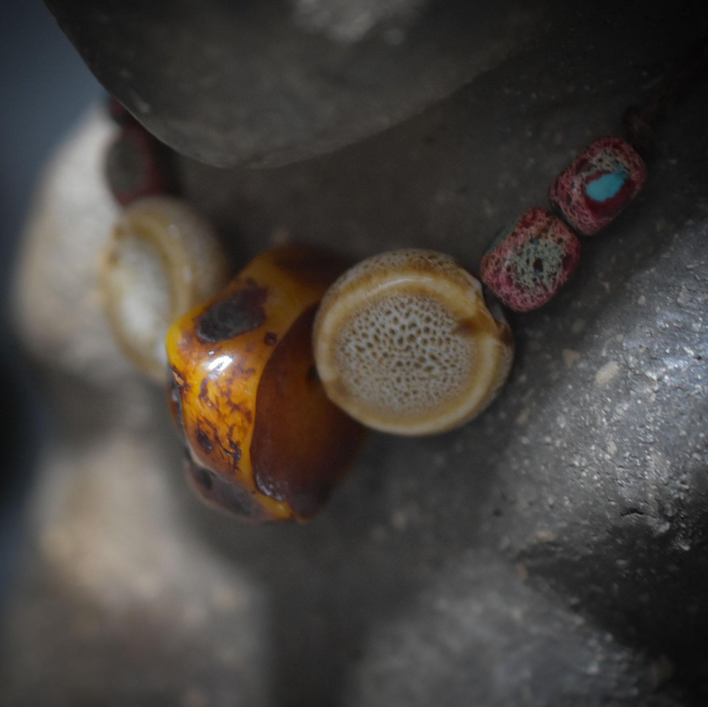 Die Weisheit der Erde in Ton verewigt – Eine Büste voller Seele - eine Hommage an das Leben - Art.Nr.: SKU079