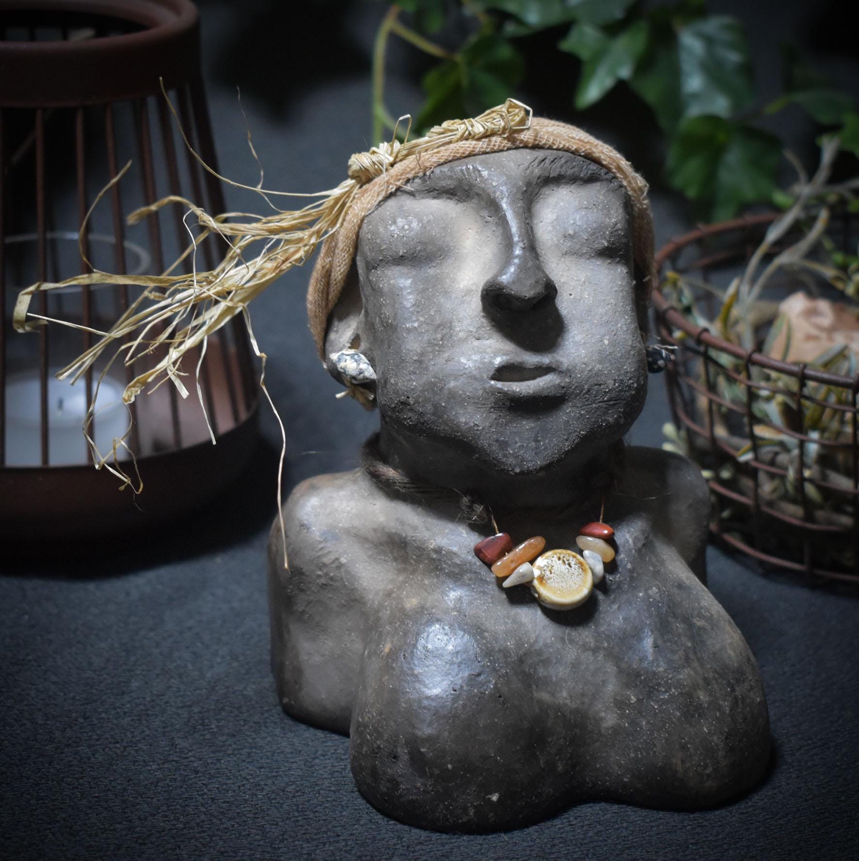 Wilde Weisheit in Ton – Die Seele einer unangepassten Frau - rebellischer Charme - Art.Nr.: SKU080