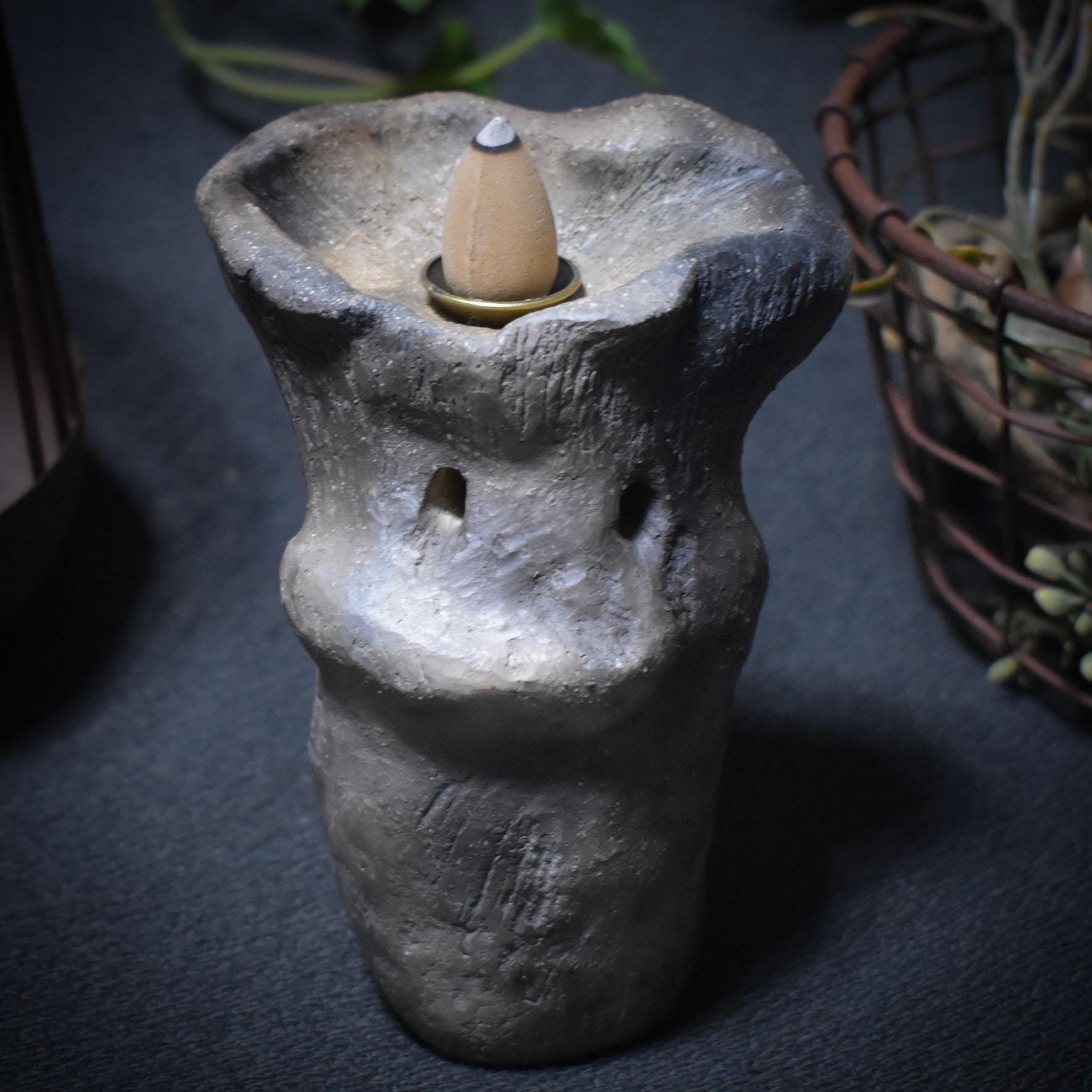 Rückfluss-Räucherkegelhalter aus Rauchbrand-Ton – Pilzform für Rituale & Altäre - spirituelle Deko