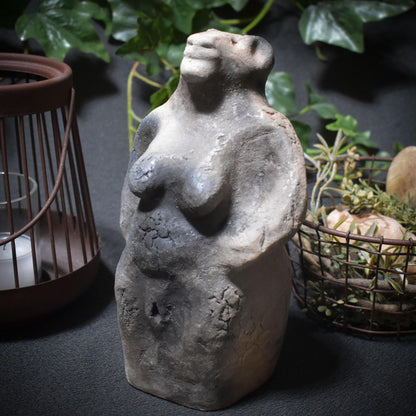 Löwenmenschen Paar/auch einzeln erhältlich/neolithisch inspirierte Skulpturen aus Rauchbrand-Ton/primitive Kunst/Art.Nr.: SKU092