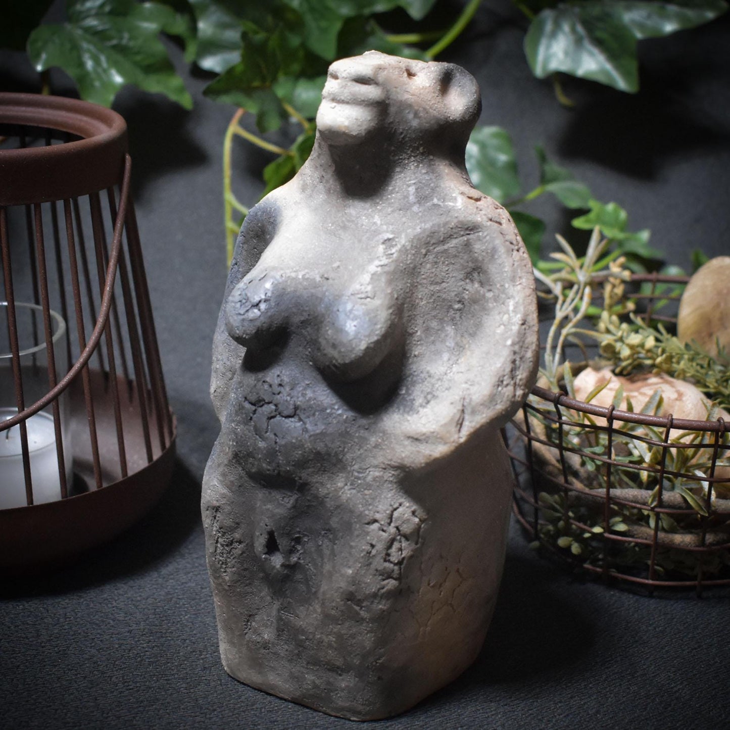 Löwenmenschen Paar/auch einzeln erhältlich/neolithisch inspirierte Skulpturen aus Rauchbrand-Ton/primitive Kunst