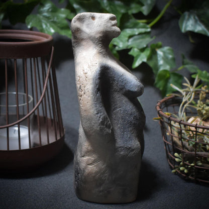 Löwenmenschen Paar/auch einzeln erhältlich/neolithisch inspirierte Skulpturen aus Rauchbrand-Ton/primitive Kunst/Art.Nr.: SKU092