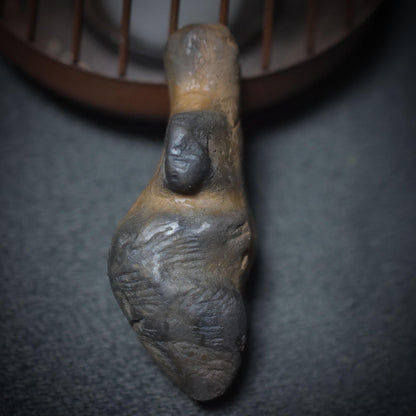 Neolithisch inspirierte Taschengöttin - Glücksbringer – Deine persönliche Venus für unterwegs