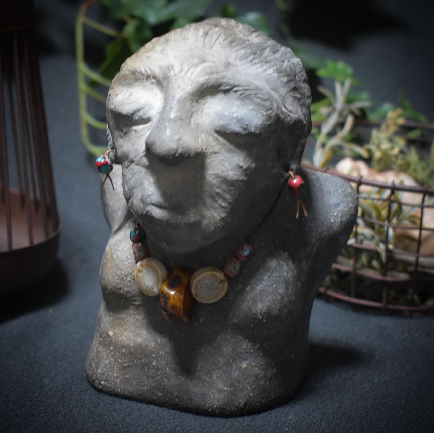 Die Weisheit der Erde in Ton verewigt – Eine Büste voller Seele - eine Hommage an das Leben - Art.Nr.: SKU079