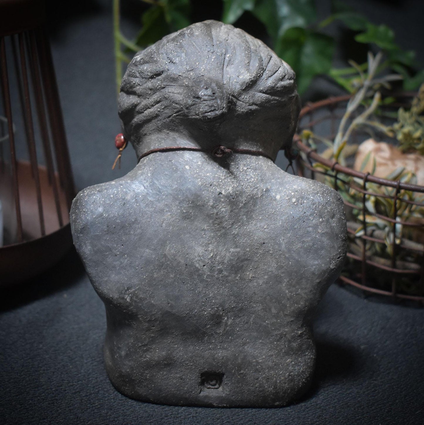 Die Weisheit der Erde in Ton verewigt – Eine Büste voller Seele - eine Hommage an das Leben