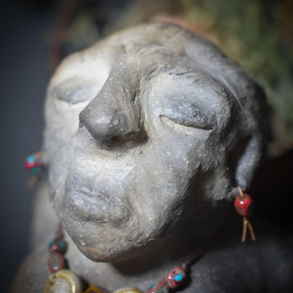 Die Weisheit der Erde in Ton verewigt – Eine Büste voller Seele - eine Hommage an das Leben