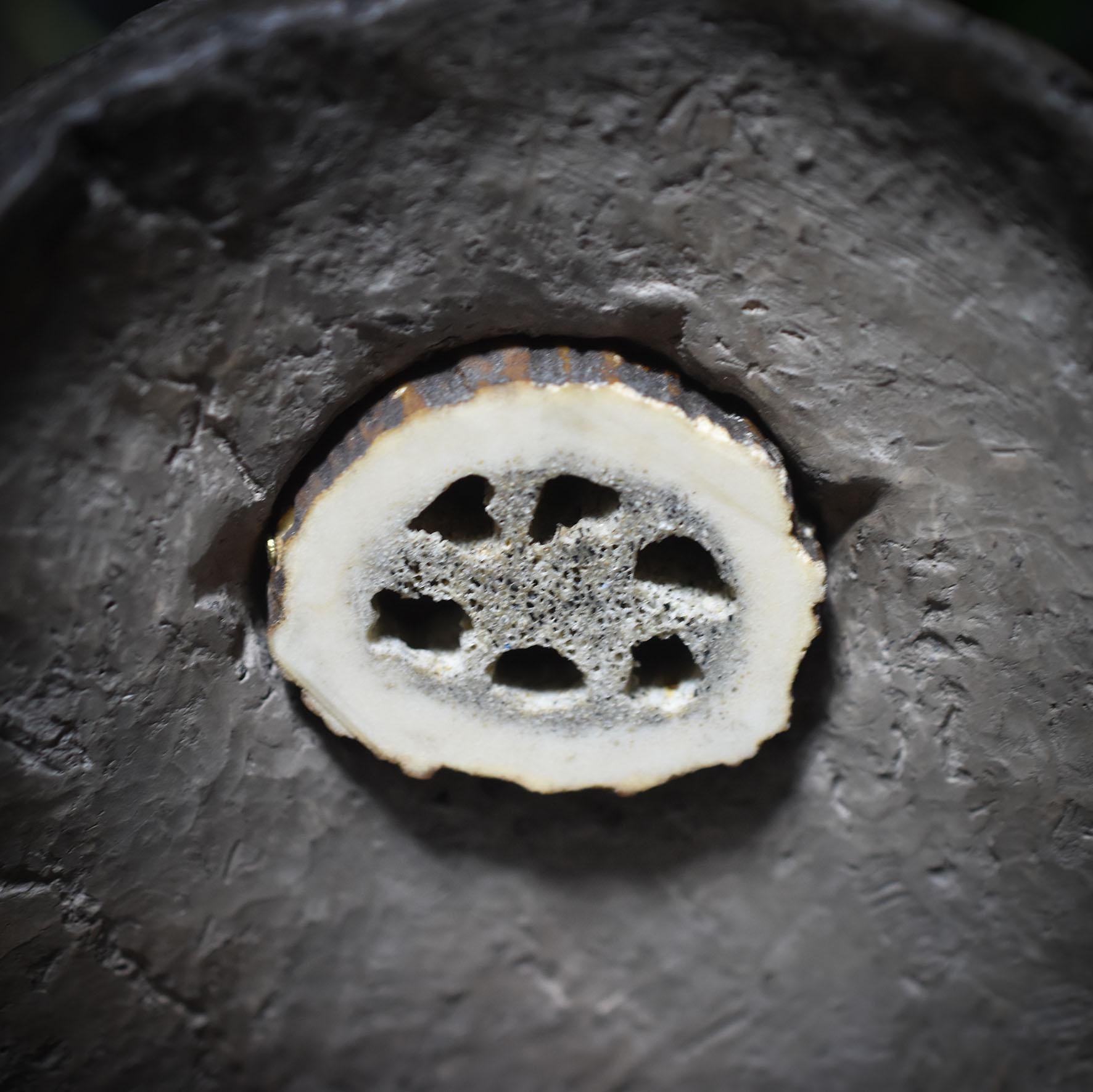 Hausaltar mit dem gehörnten Gott Cernunnos -mit Rückfluss Räucherkegelhalter - Heiliger Raum für Ritual und Magie – Art.Nr.: SCH015