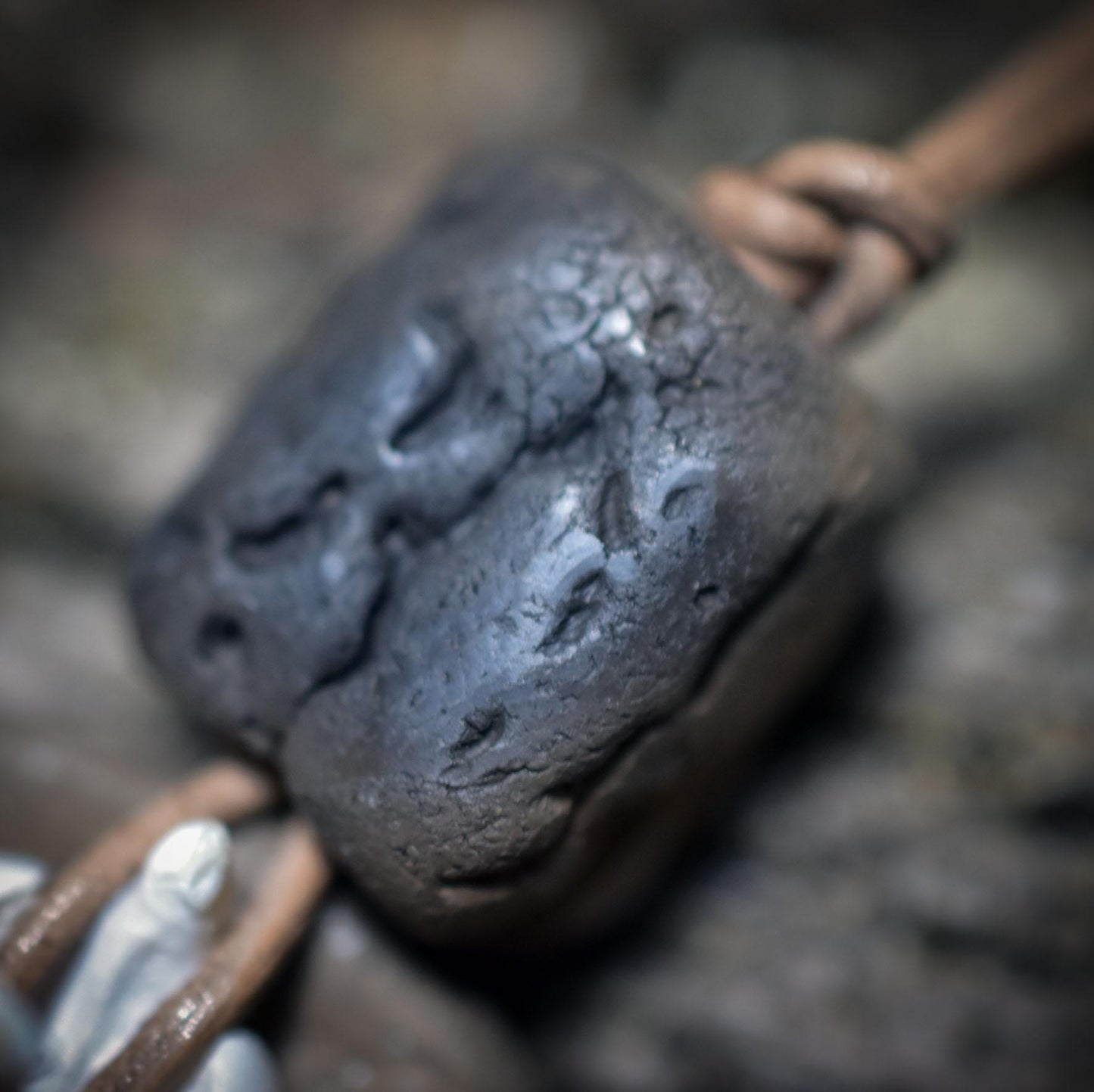 Spezialkollektion - Schamanisches Amulett mit Wirbelknochen, Bodhiperlen & Holz – Dein natürlicher Kraftanhänger - Art.Nr.: AMU025