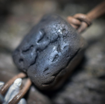 Spezialkollektion - Schamanisches Amulett mit Wirbelknochen, Bodhiperlen & Holz – Dein natürlicher Kraftanhänger - Art.Nr.: AMU025