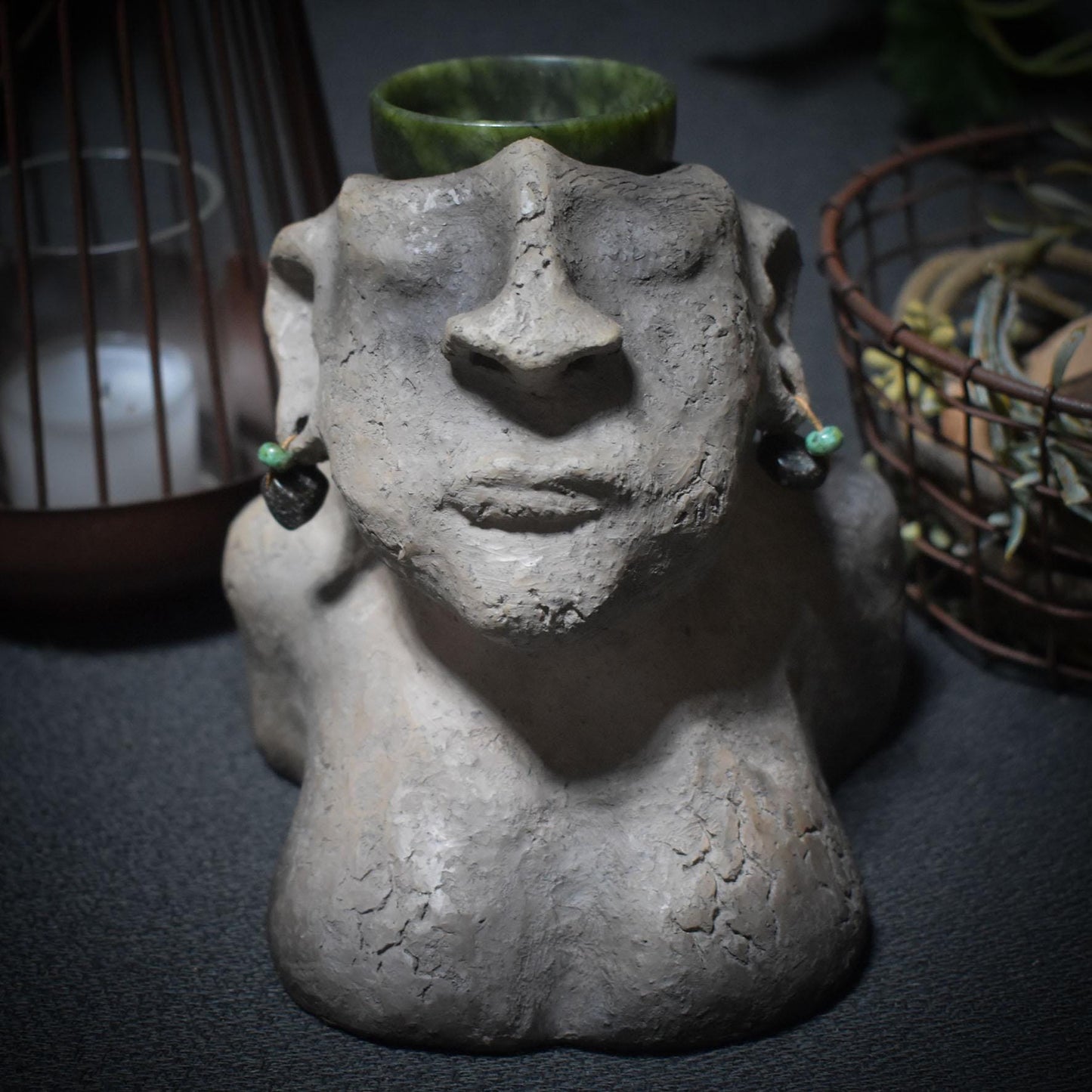 Büste Indigene Frau aus Ton, Altar Skulptur mit Bambusachat Schale, Spirituelle Keramik Kunst, Unikat handgeformt, Ahnen Deko Figur SKU097