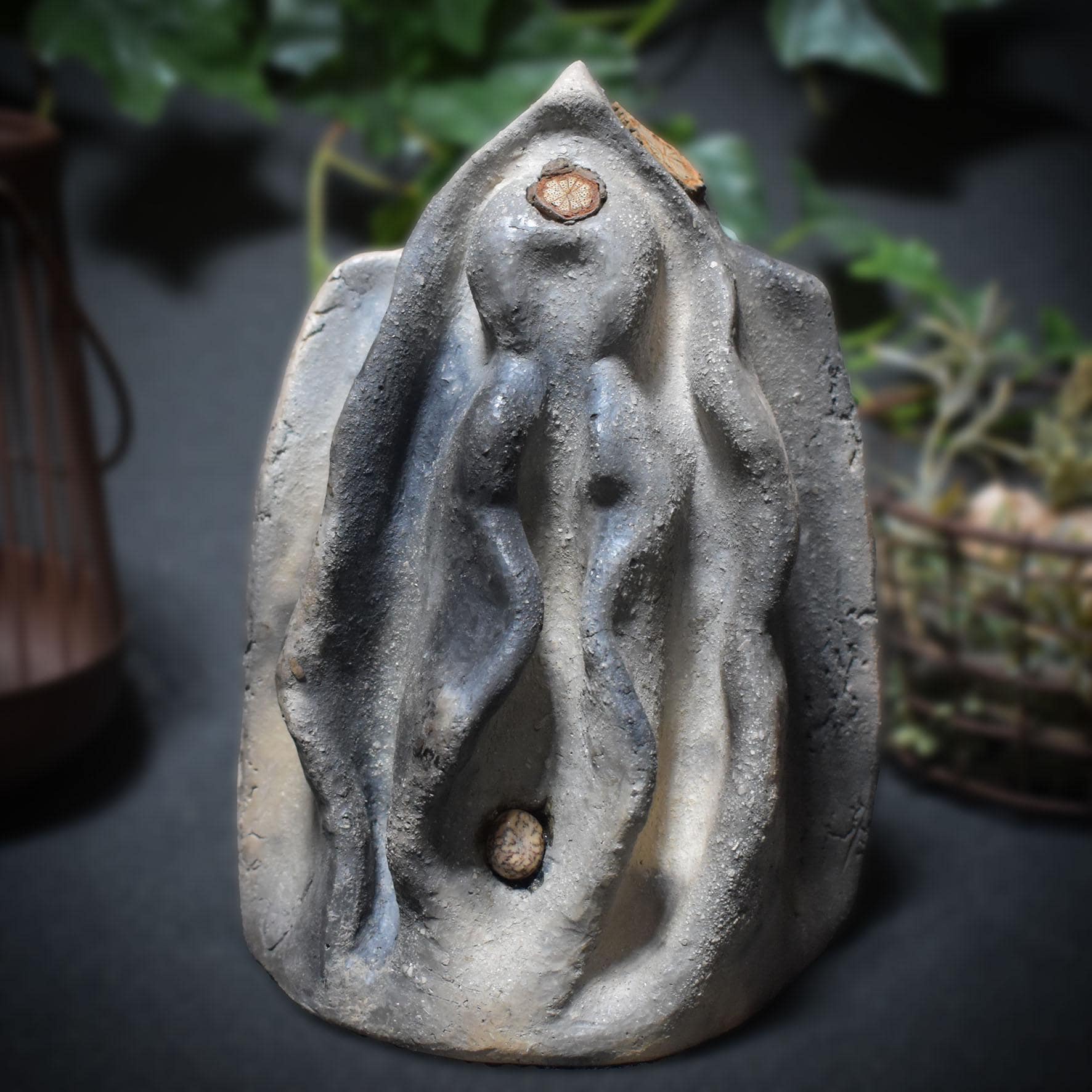 Quelle des Seins – Yoni-Göttin für selbstbestimmte Weiblichkeit - spirituelle Rauchbrandkunst - Art.Nr.: SKU084