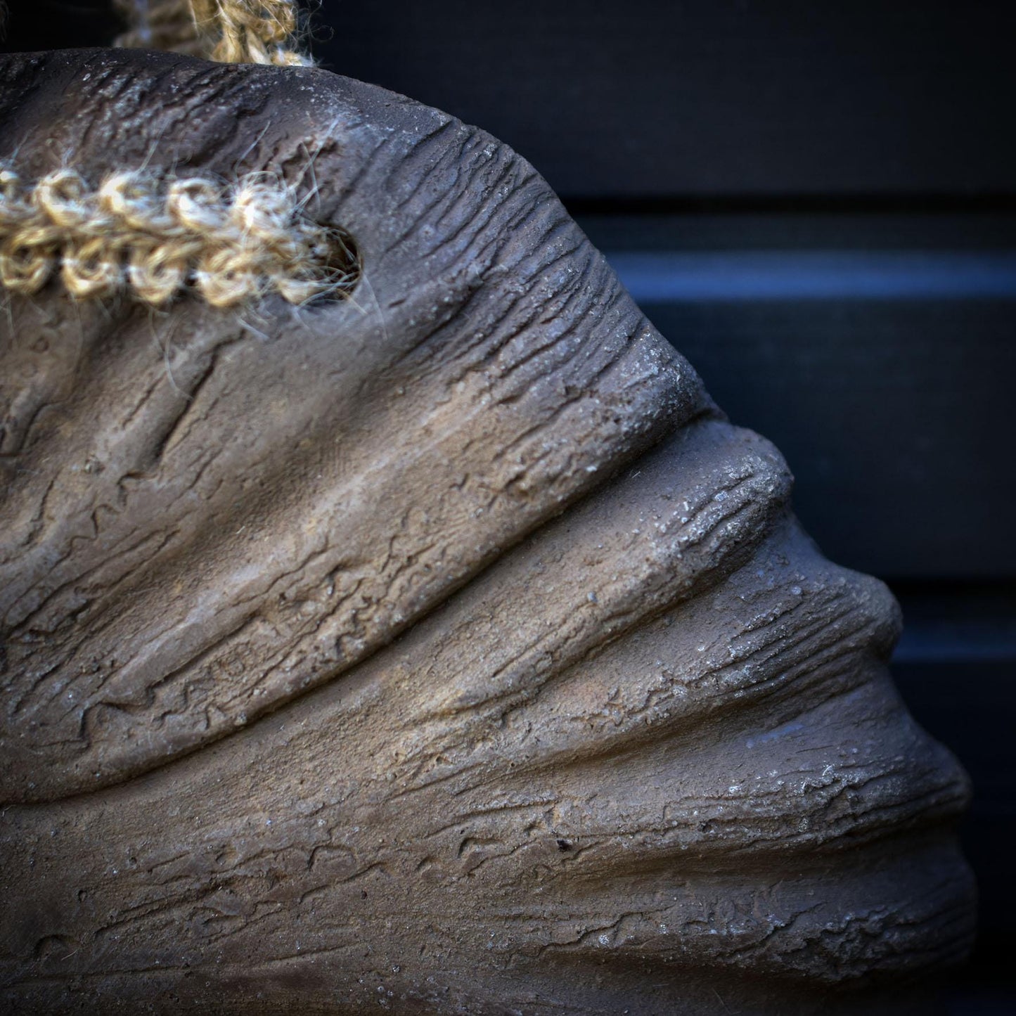 Krafttier Eule – Wandrelief aus Ton & Naturmaterialien- traditionelle Rauchbrandkunst - Art.Nr.: HEX014