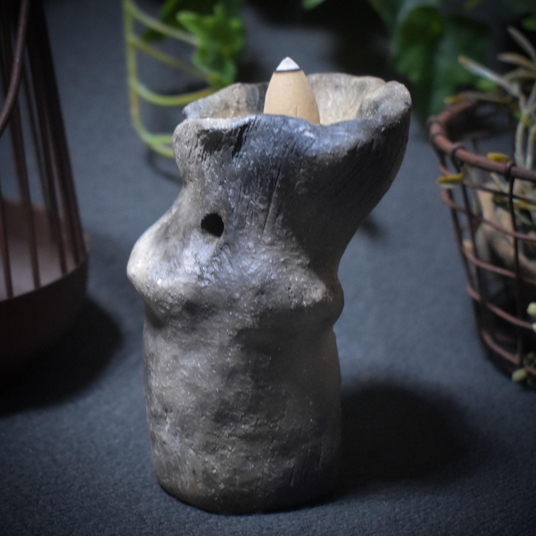 Rückfluss-Räucherkegelhalter aus Rauchbrand-Ton – Pilzform für Rituale & Altäre - spirituelle Deko