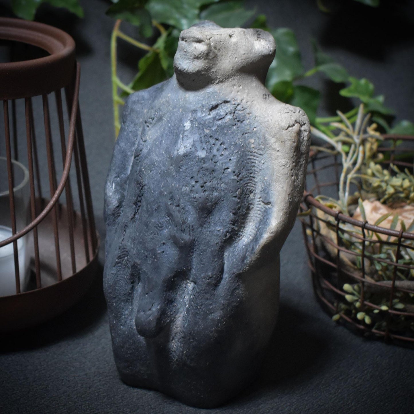 Löwenmenschen Paar/auch einzeln erhältlich/neolithisch inspirierte Skulpturen aus Rauchbrand-Ton/primitive Kunst/Art.Nr.: SKU092