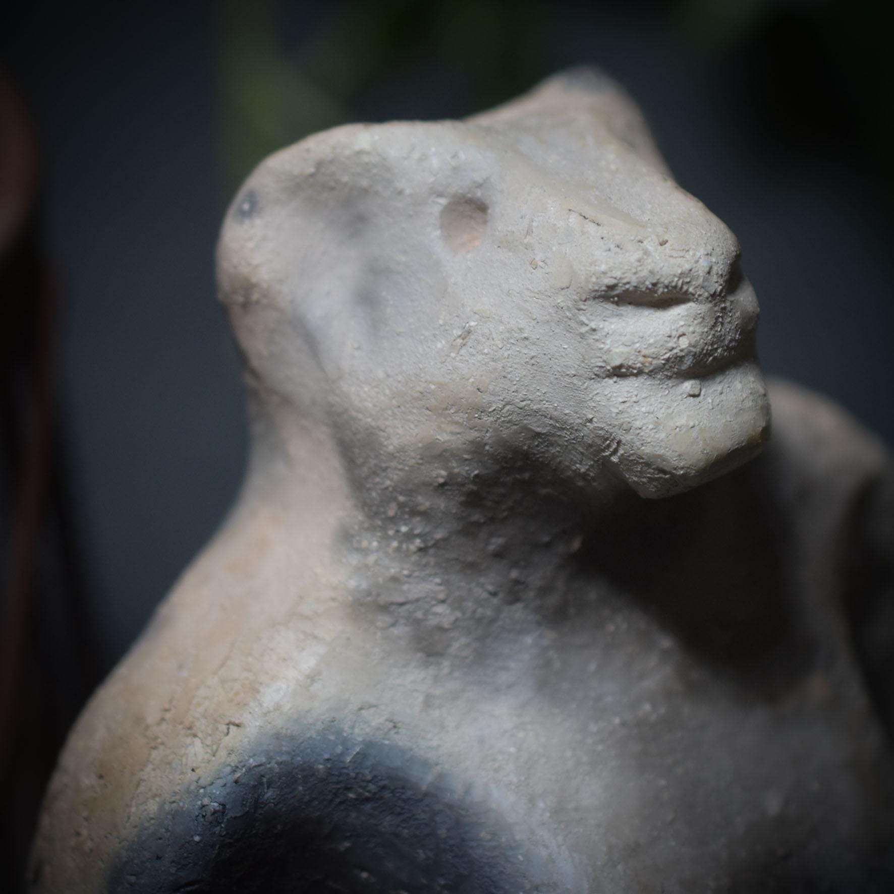 Löwenmenschen Paar/auch einzeln erhältlich/neolithisch inspirierte Skulpturen aus Rauchbrand-Ton/primitive Kunst/Art.Nr.: SKU092