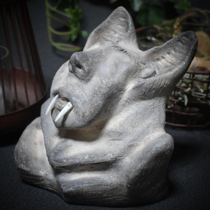 Vampir-Büste aus Ton mit Muschelzähnen – erdverbunden, archaisch, im Rauch geboren - primitive Kunst - Art.Nr.: SKU096