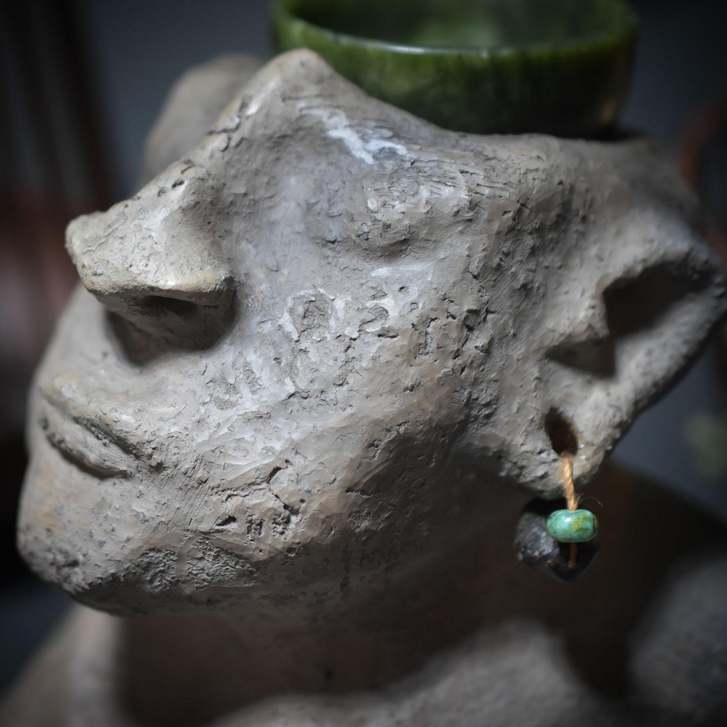 Büste Indigene Frau aus Ton, Altar Skulptur mit Bambusachat Schale, Spirituelle Keramik Kunst, Unikat handgeformt, Ahnen Deko Figur SKU097