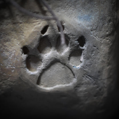 Skulptur „Allsehendes Auge“ mit Labradorit – Rauchbrand, Schamanische Zeichen & Naturmaterialien - spirituelle Kunst - Art.Nr.: SKU098