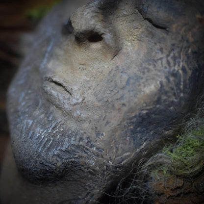 Waldgeist in Pilzform – aus traditionell gebranntem Ton auf Wurzelholz - gebrannt im Rauchfeuer - Art.Nr.: SKU100