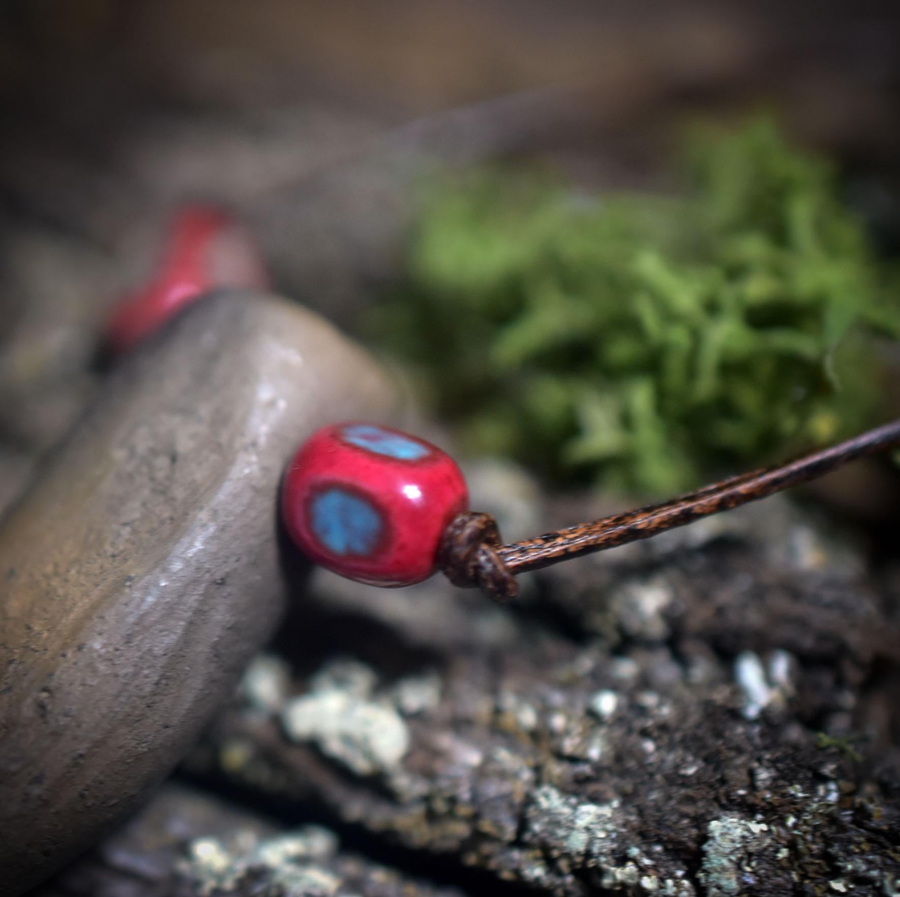 Amulett des Fuchszahns – Schamanisches Schmuckstück in Rauchbrandkunst - Archaische Eleganz & listige Kraft für deinen Weg - Art.Nr.: AMU047