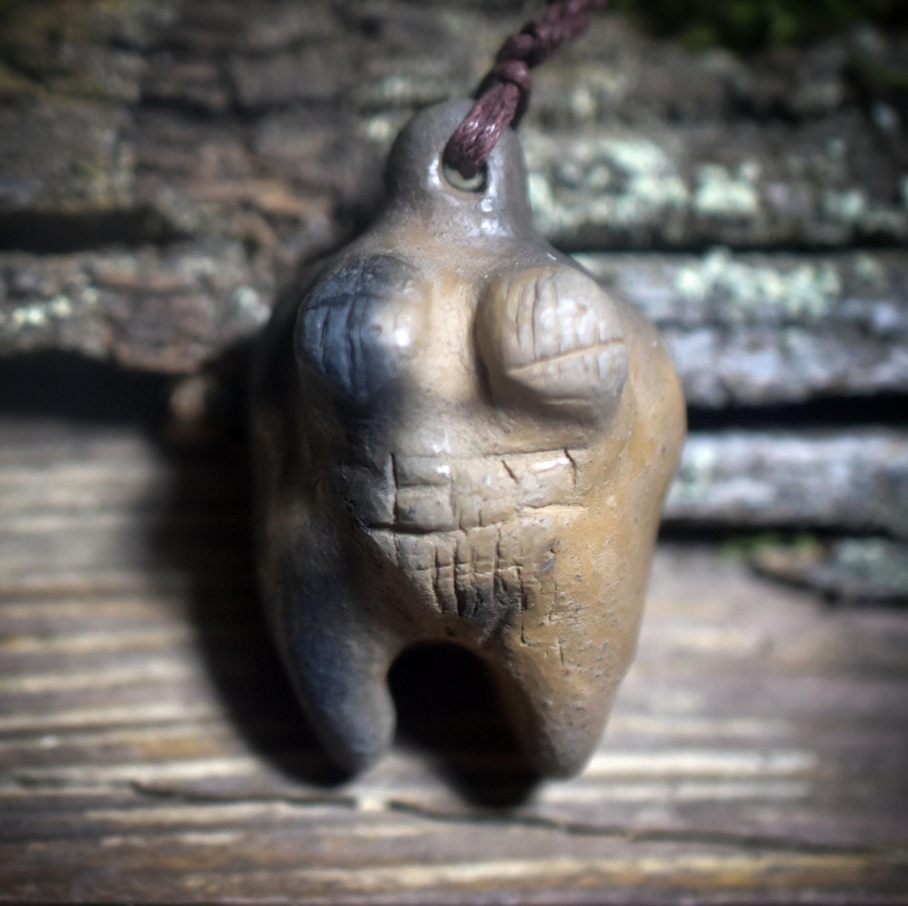 Amulett Venus von Hohlefels/Urweibliche Kraft in Rauchbrandkunst/Ein Symbol für Schöpfung und das archaisch Weibliche/Art.Nr.: AMU 049