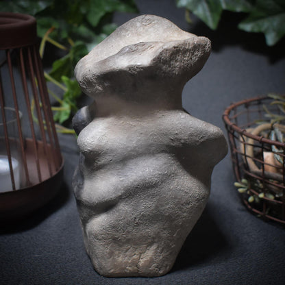 Skulptur Pilzfrau – Hüterin des Waldes - im Feuer geboren - traditionelle Rauchbrandkunst - Art.Nr.: SKU102