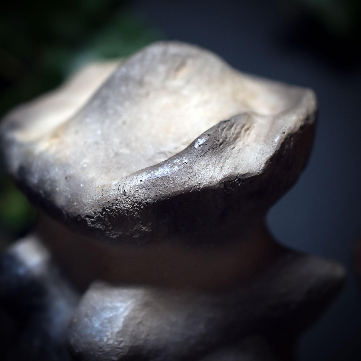 Skulptur Pilzfrau – Hüterin des Waldes - im Feuer geboren - traditionelle Rauchbrandkunst - Art.Nr.: SKU102