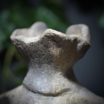 Pilzfrau im Pfifferlingsgewand – Waldwesen aus Rauch und Erde - traditionelle Rauchbrandkunst